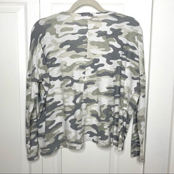 Sundry V neck Gray Cropped Oversized Long Sleeve Camouflage Tee Shirt - Picture 2 of 7